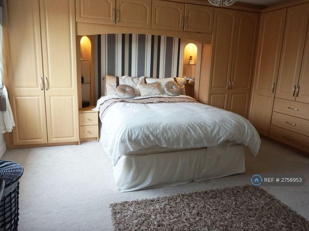 Master Bedroom With En Suite