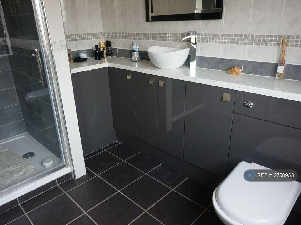 Master Bedroom Washroom