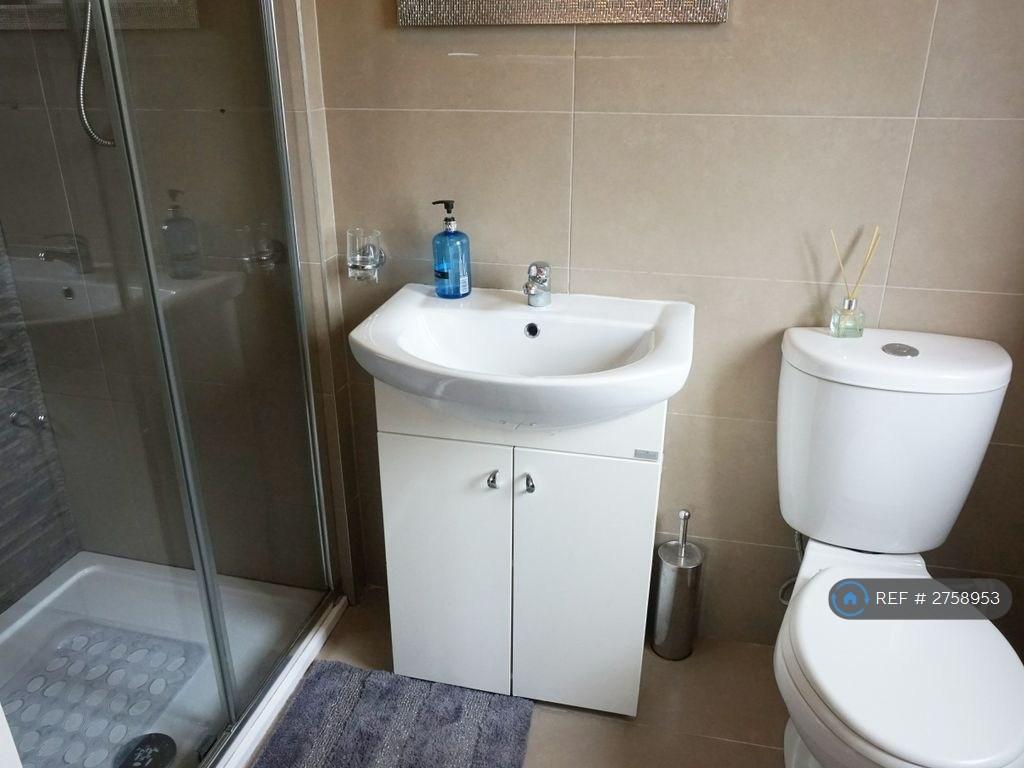 Send Bedroom's En Suite