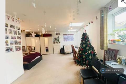 Studio to rent, Springfield Road, London, HA1