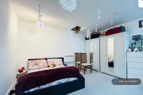 Studio to rent, Springfield Road, London, HA1