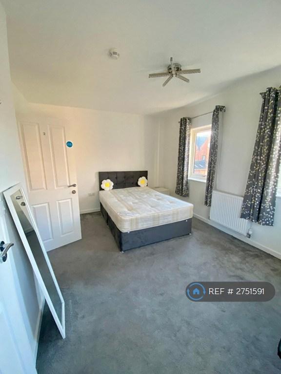 Room2 Pic3