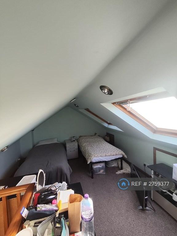 Loft Room Pic 2