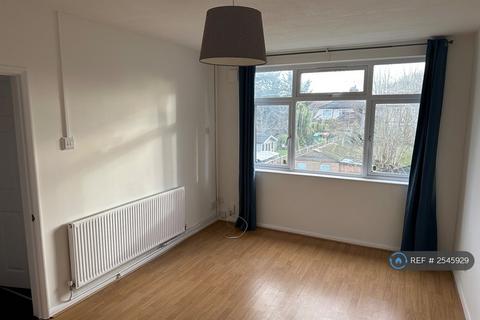 2 bedroom maisonette to rent, Chingford Avenue, London, E4