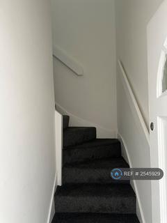 2 bedroom maisonette to rent, Chingford Avenue, London, E4