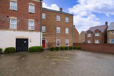 2 bedroom flat for sale, Staldon Court, Swindon SN1
