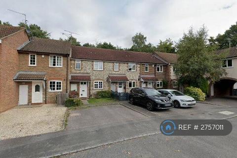 3 bedroom terraced house to rent, Ruth Close, Farnborough, GU14
