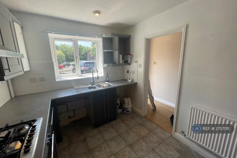 3 bedroom terraced house to rent, Ruth Close, Farnborough, GU14