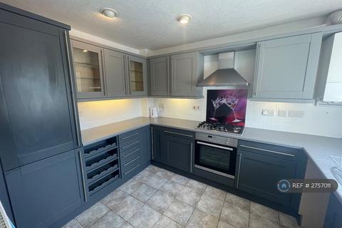 3 bedroom terraced house to rent, Ruth Close, Farnborough, GU14