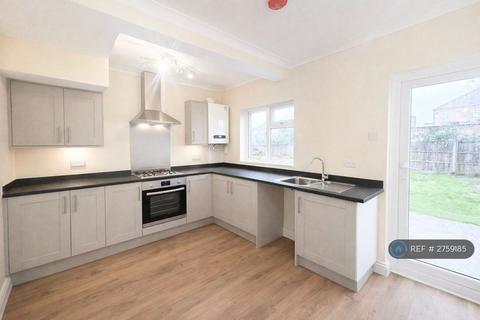 3 bedroom semi-detached house to rent, Cornwallis Avenue, London, N9