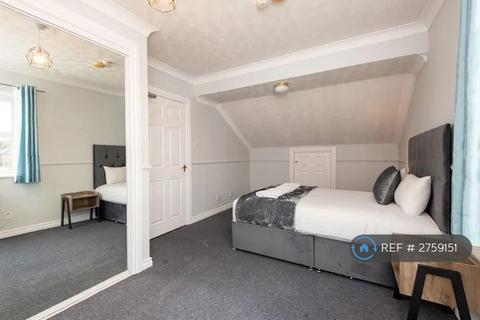 2 bedroom flat to rent, Station Road, Washington, NE38