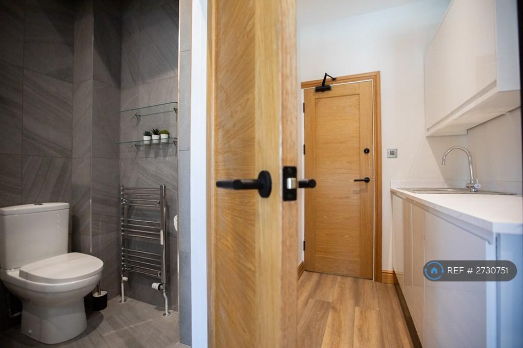 Room w/ Kitchenette