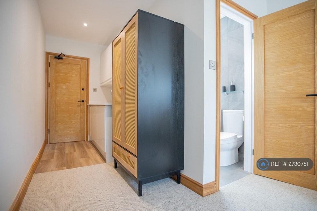 Room w/ Kitchenette