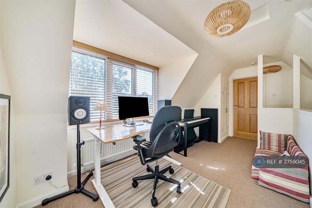 Spacious Landing As Studio