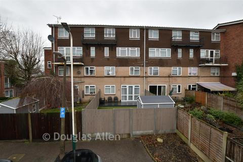2 bedroom maisonette for sale, Victor Close, Hornchurch, Essex