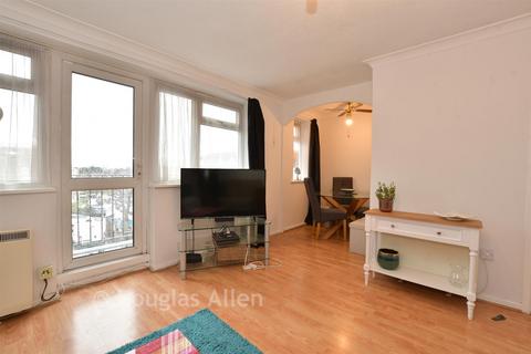 2 bedroom maisonette for sale, Victor Close, Hornchurch, Essex