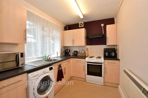 2 bedroom maisonette for sale, Victor Close, Hornchurch RM12