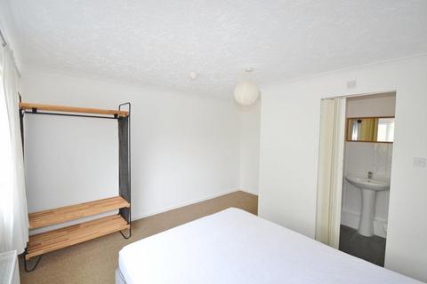 1 bedroom in a house share to rent, Conniburrow, Milton Keynes MK14