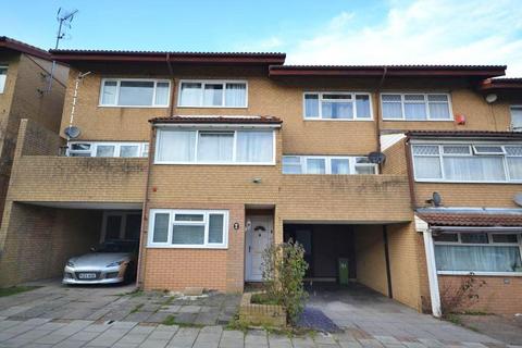 1 bedroom in a house share to rent, Conniburrow, Milton Keynes MK14