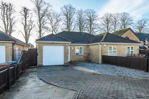 2 bedroom semi-detached bungalow for sale, High School Close, March, Cambridgeshire, PE15 8NX