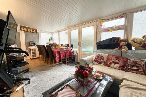 3 bedroom semi-detached house for sale, Aydon Road, Icknield, Luton, Bedfordshire, LU3 2HB