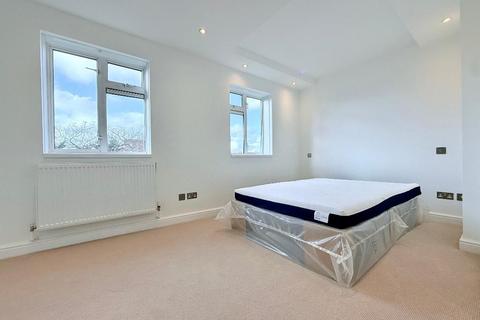 2 bedroom flat to rent, Glendun Road, East Acton, London, W3 7EF