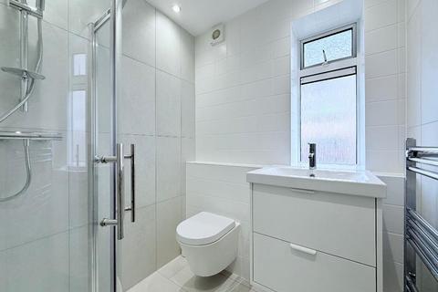 2 bedroom flat to rent, Glendun Road, East Acton, London, W3 7EF