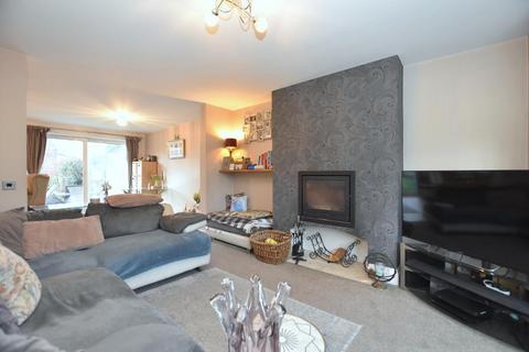 3 bedroom semi-detached house to rent, Warwick Drive, Clitheroe, BB7 2BG