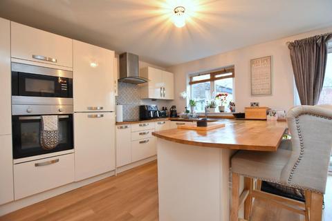 3 bedroom semi-detached house to rent, Warwick Drive, Clitheroe, BB7 2BG