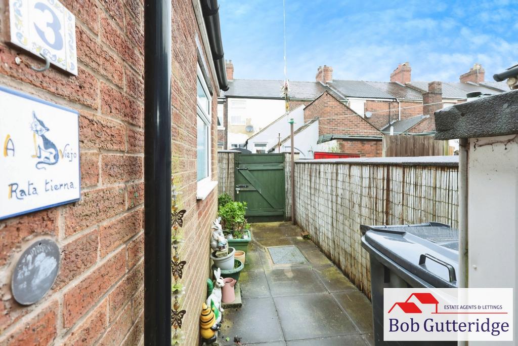 Enclosed rear yard