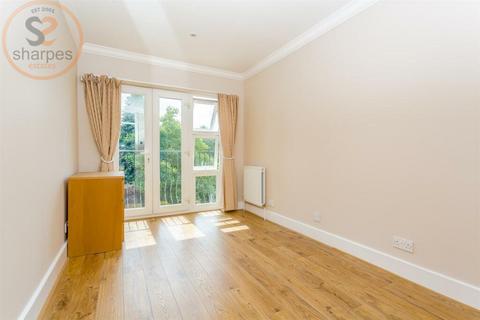 1 bedroom flat to rent, Annex,  Bramley Road, Sutton, Surrey