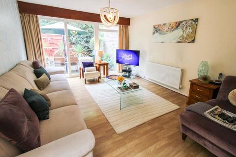 3 bedroom terraced house to rent, Woodside Way, Croydon, Surrey, CR0