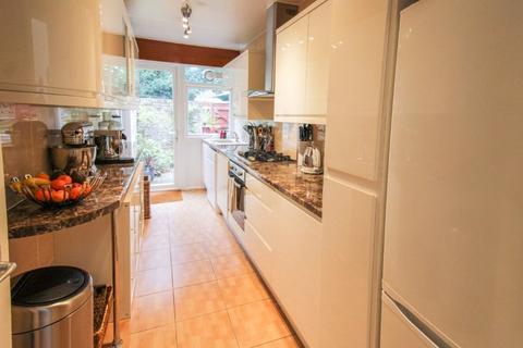 3 bedroom terraced house to rent, Woodside Way, Croydon, Surrey, CR0