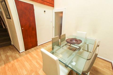 3 bedroom terraced house to rent, Woodside Way, Croydon, Surrey, CR0