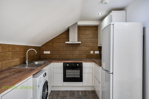 2 bedroom apartment to rent, Lower Addiscombe Road, Croydon, CR0