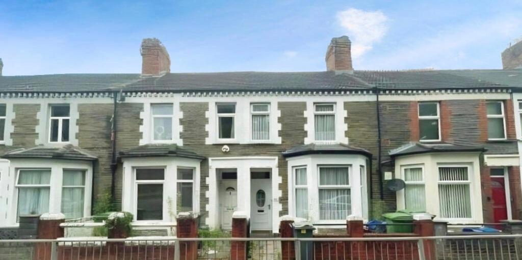 Terraced street-facing property with classic ba...