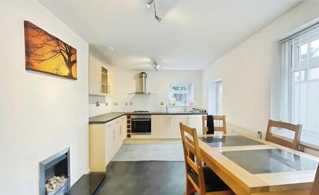 Bright modern kitchen-diner with a fitted oven ...