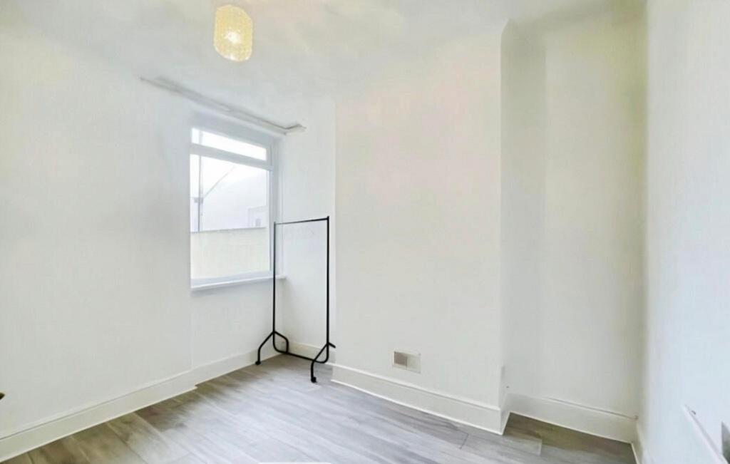 Bright, neutral single bedroom with fresh white...