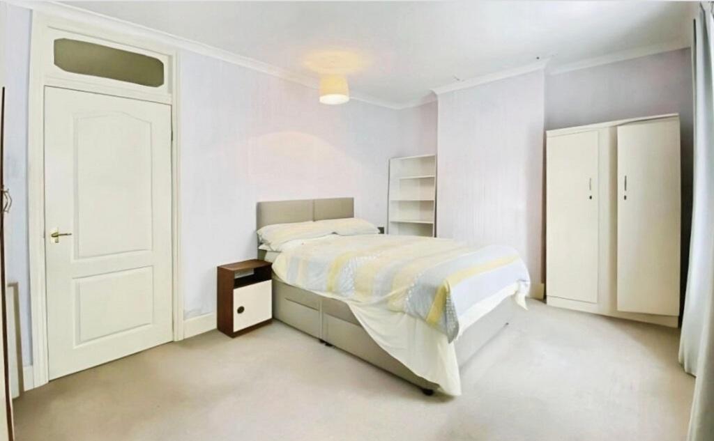 Bright, neatly presented bedroom with a double ...