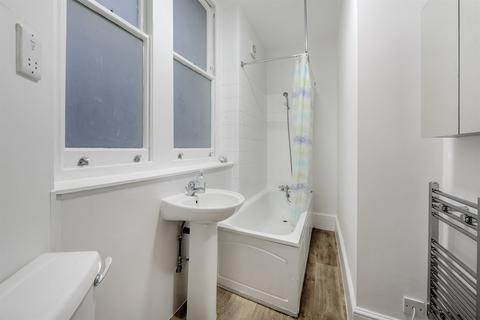 1 bedroom flat to rent, Charing Cross Road, London, WC2H