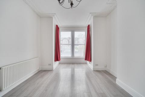 2 bedroom apartment for sale, Courtland Avenue, Ilford