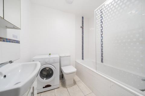2 bedroom apartment for sale, Courtland Avenue, Ilford