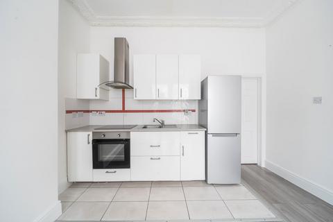 2 bedroom apartment for sale, Courtland Avenue, Ilford