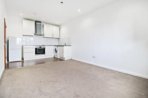 1 bedroom flat to rent, Queen Street, Gravesend, Kent, DA12