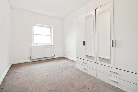 1 bedroom flat to rent, Queen Street, Gravesend, Kent, DA12