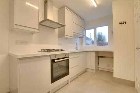 2 bedroom cluster house to rent, Gainsborough Drive, St. Ives