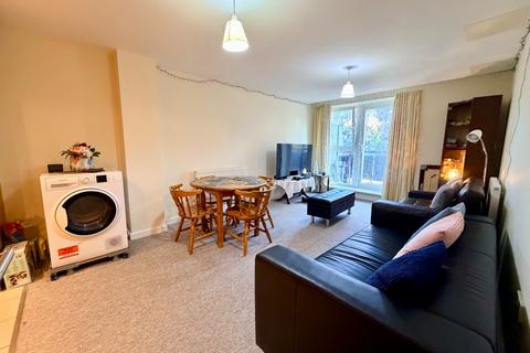 2 bedroom flat for sale, Catalonia Apartments, Metropolitan Station Approach, Watford, WD18