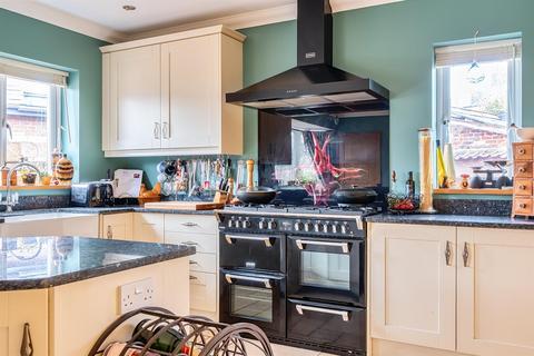 4 bedroom bungalow for sale, Higher Shapter Close, Topsham, Exeter