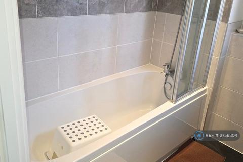 4 bedroom semi-detached house to rent, Nightingale Way, Reading, RG30