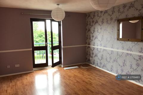 3 bedroom flat to rent, Taylor Close, Kingswood, Bristol, BS15